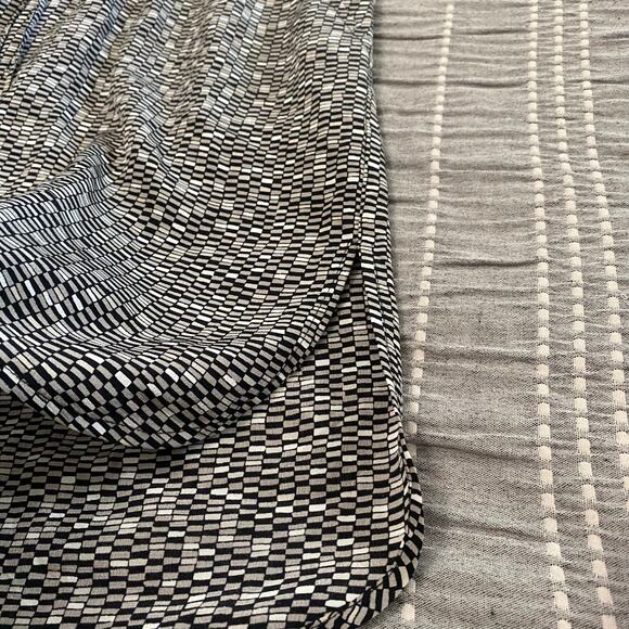 Vince 100% Silk V-Neck Dress Roll Tab Sleeves women’s Size Medium Career office - Picture 9 of 11